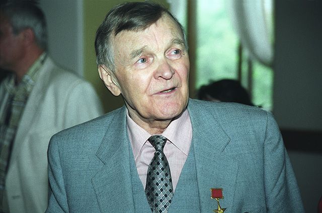 Сегодня  15 марта Юрию Бондареву исполняется 95 лет