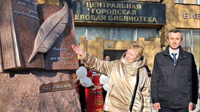 В столице открылся литературный сквер В столице открылся литературный сквер