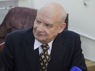 Поэт Николай Добронравов празднует 90-летие