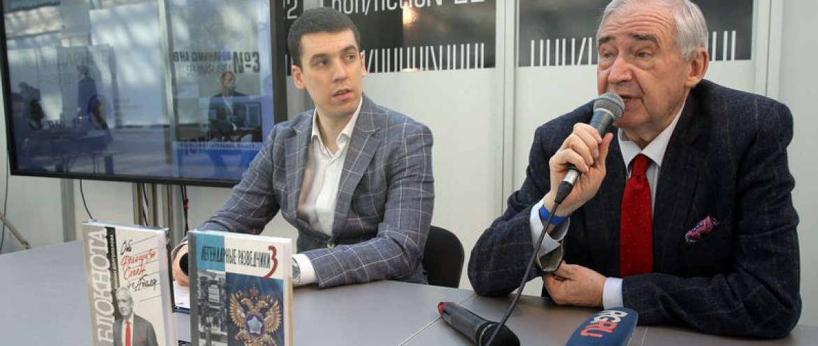 Николай Долгополов презентовал третью книгу о легендарных разведчиках на non/fiction№22 Николай Долгополов презентовал третью книгу о легендарных разведчиках на non/fiction№22