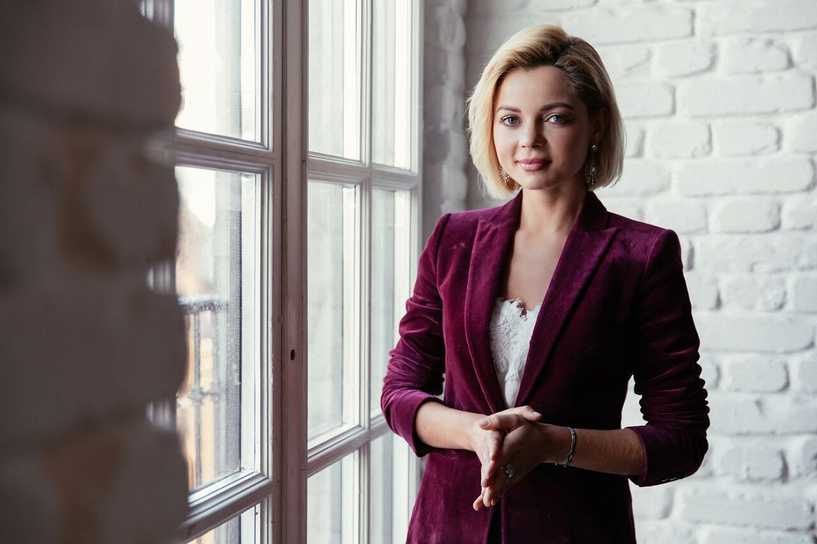 Елена Николаева и книга Айны Рэнд «Атлант расправил плечи» Елена Николаева и книга Айны Рэнд «Атлант расправил плечи»