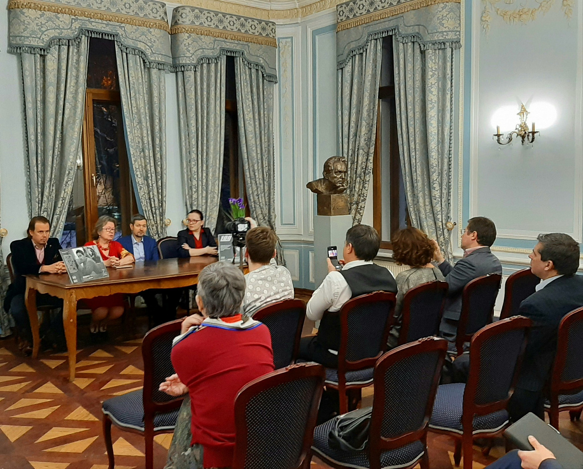 Презентация портрета в бронзе великого русского мыслителя Александра Зиновьева