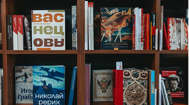 Библиотеке "Таврида.АРТ" передали 800 книг об искусстве 