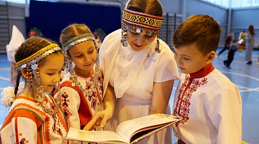 В Сургуте выпустили книгу колыбельных песен народов Югры