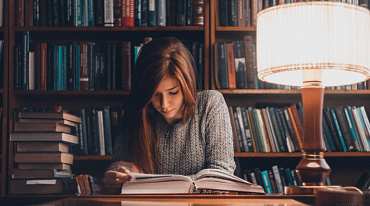 Исследование: Чтение бумажных книг улучшает понимание текста