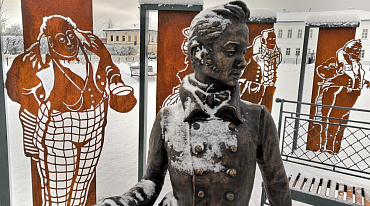 В городе Устюжна установили памятник Хлестакову