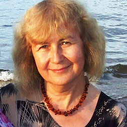 Лола Звонарева