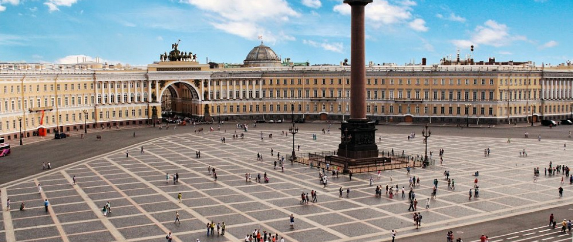 В мае на Дворцовой площади пройдет Международный книжный салон