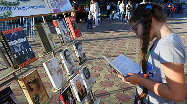 Самые популярные книги в летних читальнях Москвы