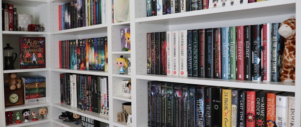 «Эксмо» и Hoff выяснили книжные предпочтения россиян в 2021 году и подсчитали траты на домашнюю библиотеку 
