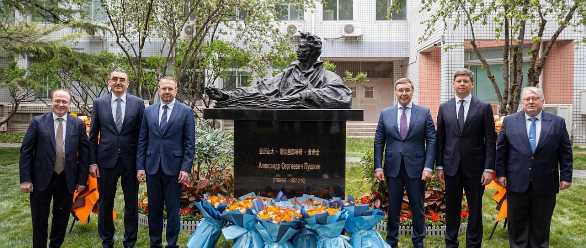 В Пекине состоялось открытие Российско-китайского литературного центра