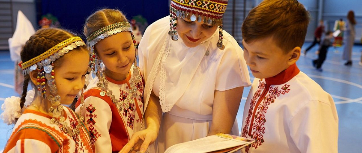 В Сургуте выпустили книгу колыбельных песен народов Югры
