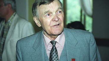 Сегодня  15 марта Юрию Бондареву исполняется 95 лет