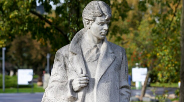 В “Музеоне” открыли памятник Есенину